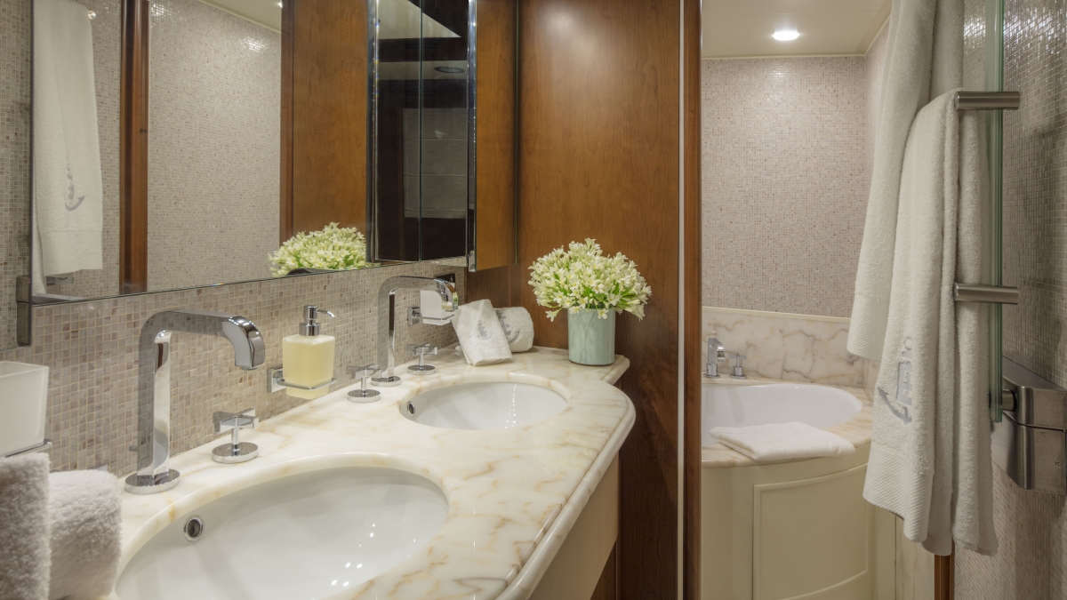 Ena VIP Back Cabin Bathroom